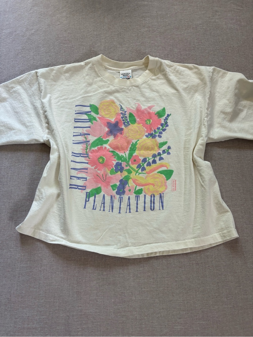 Belton vintage 90s cotton pastel floral graphic tee shirt.